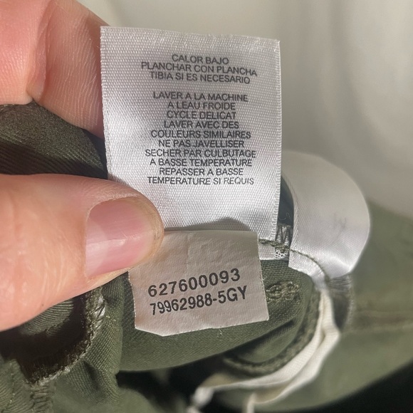 Jones New York Olive Green Utility Shorts Size 6P - Picture 7 of 7